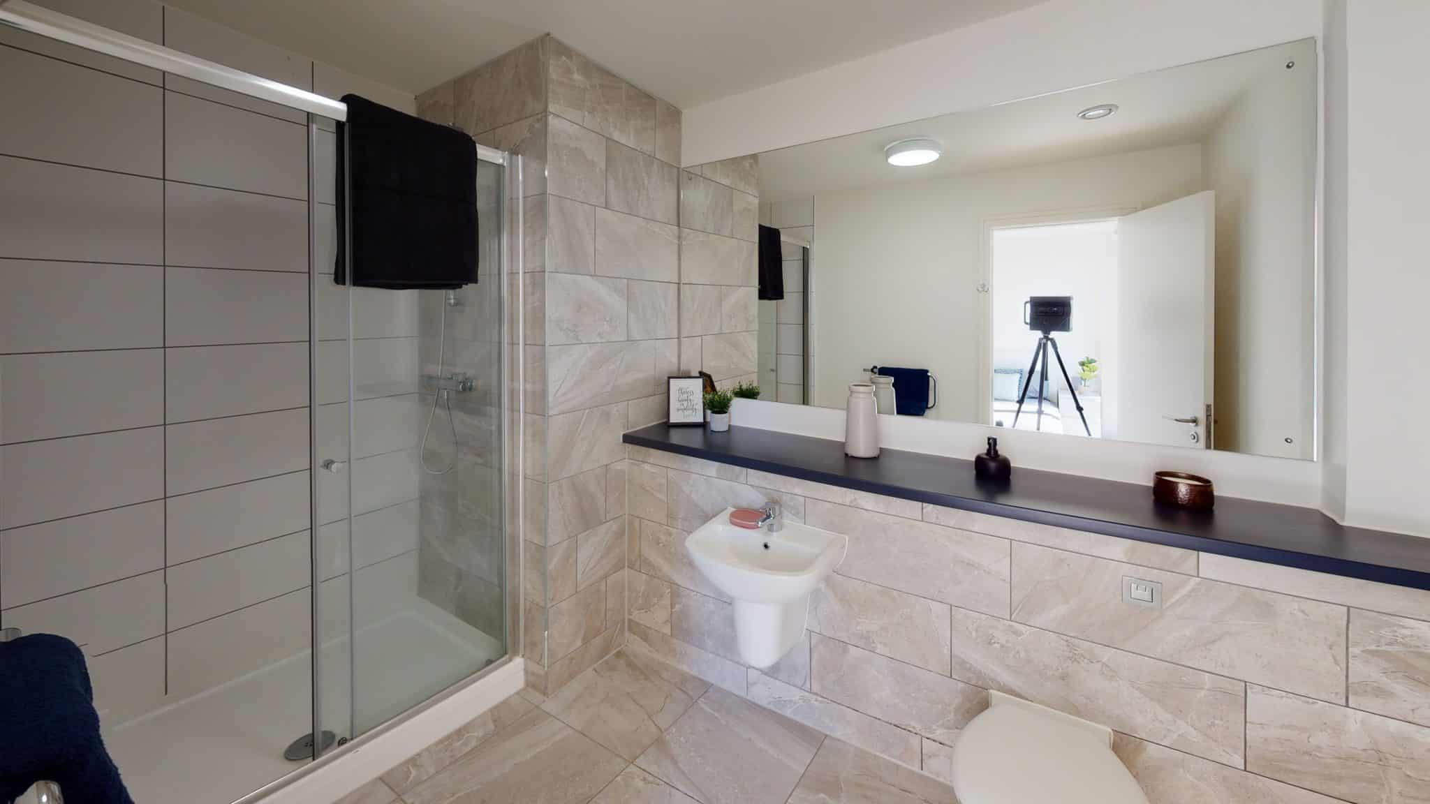 2-Bed-E-Block-602-Bathroom(1)