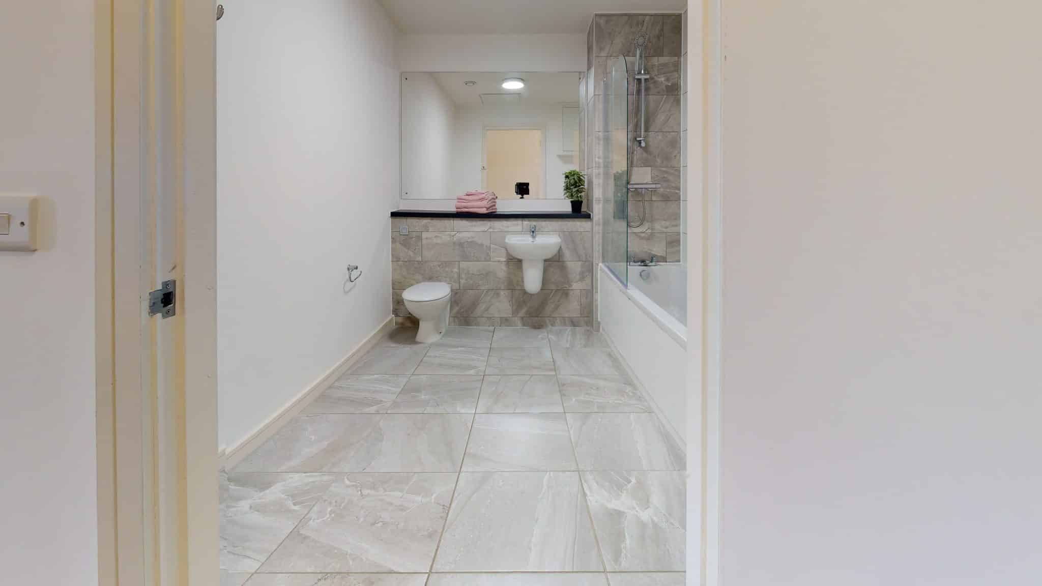 Block-B-Lrg-Open-Plan-Studio-Bathroom
