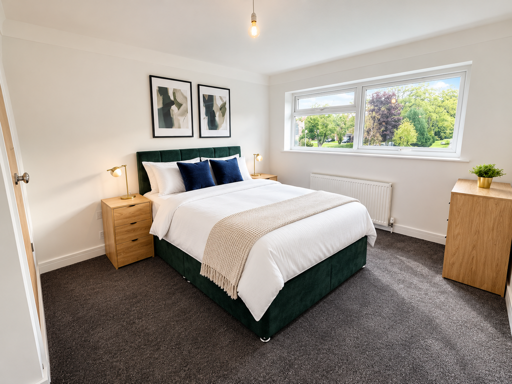 Bright Double Bedroom at St Stephens Court